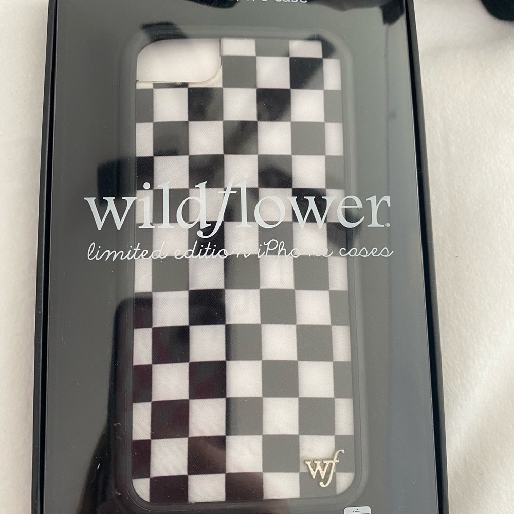 Wildflower Case Brand New fits iPhone 6, 7 and 8